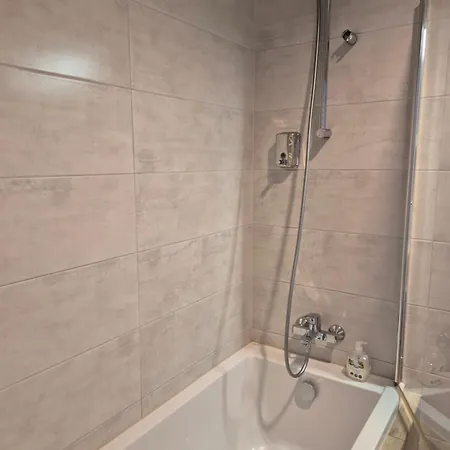 Wsrod 1000cy Swiatel - Z Parkingiem W Hali Garazowej- Duzy Balkon - Piekny Widok Noca Na Panorame Tysiaclecia 아파트 카토비체