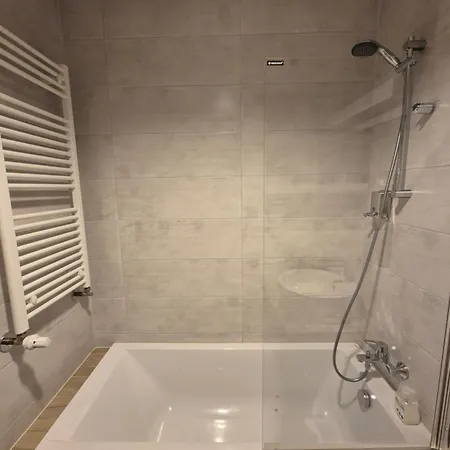 Wsrod 1000cy Swiatel - Z Parkingiem W Hali Garazowej- Duzy Balkon - Piekny Widok Noca Na Panorame Tysiaclecia 카토비체