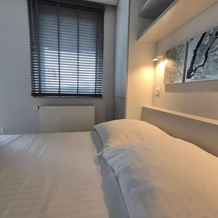 Wsrod 1000cy Swiatel - Z Parkingiem W Hali Garazowej- Duzy Balkon - Piekny Widok Noca Na Panorame Tysiaclecia * Katowice